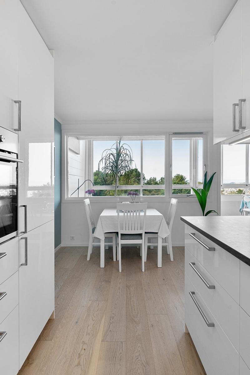 modern dining-0c7fd5fd48384a45aee2ce7f431f0bcc.jpg modern dining